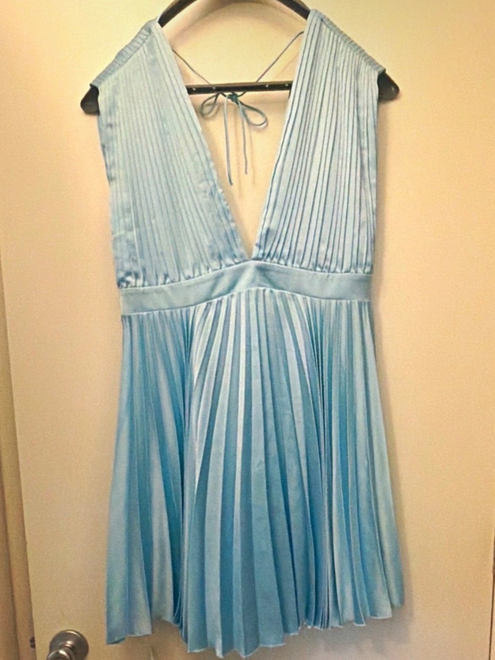 Abercrombie & Fitch Blue Satin Pleated V-Neck Sleeveless Mini Dress L